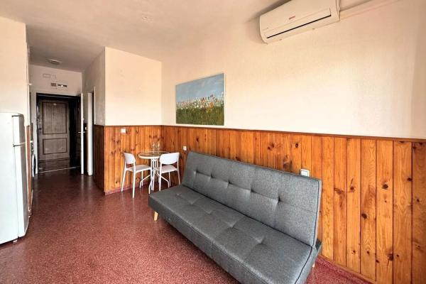 Estudio en calle la Loma, 107