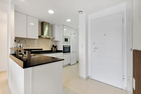 Piso en calle Poseidón, 2