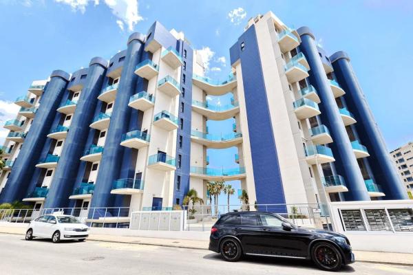 Piso en calle Poseidón, 2