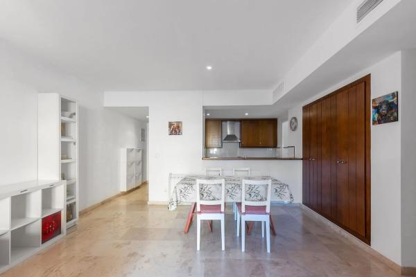 Piso en calle Ciclón, 2