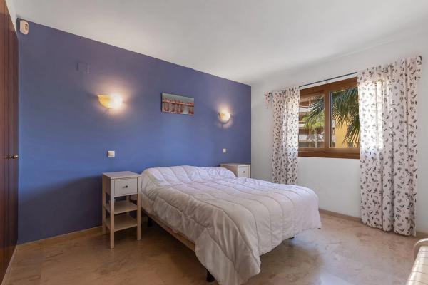 Piso en calle Ciclón, 2