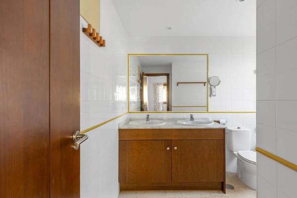 Piso en calle Ciclón, 2