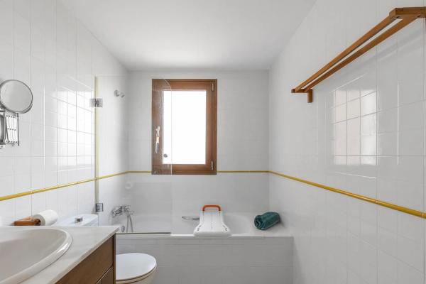 Piso en calle Ciclón, 2