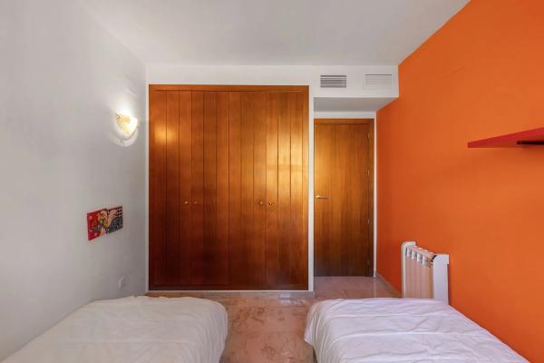 Piso en calle Ciclón, 2