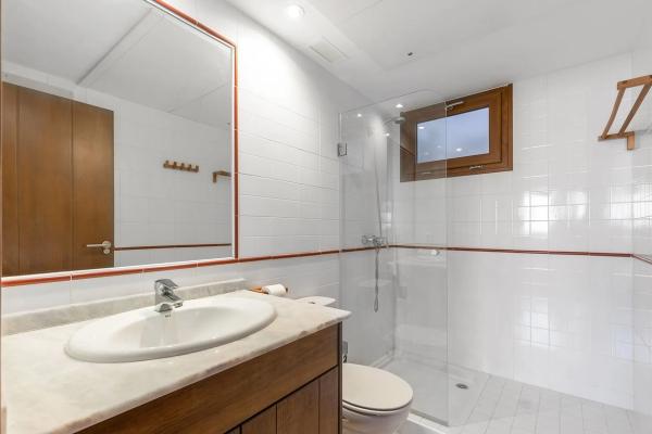 Piso en calle Ciclón, 2