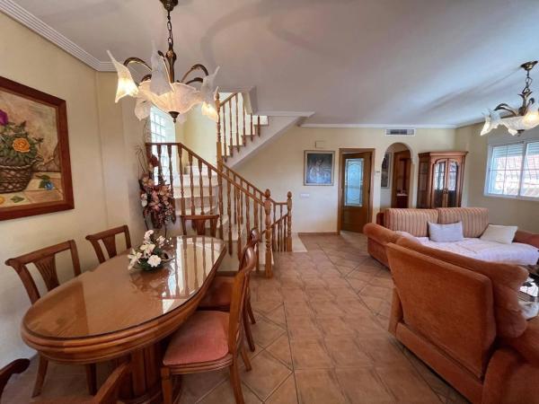 Casa independiente en calle Onil