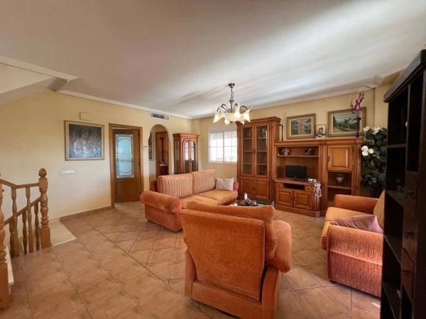 Casa independiente en calle Onil