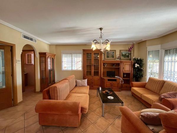 Casa independiente en calle Onil