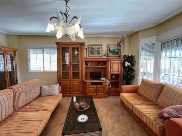 Casa independiente en calle Onil