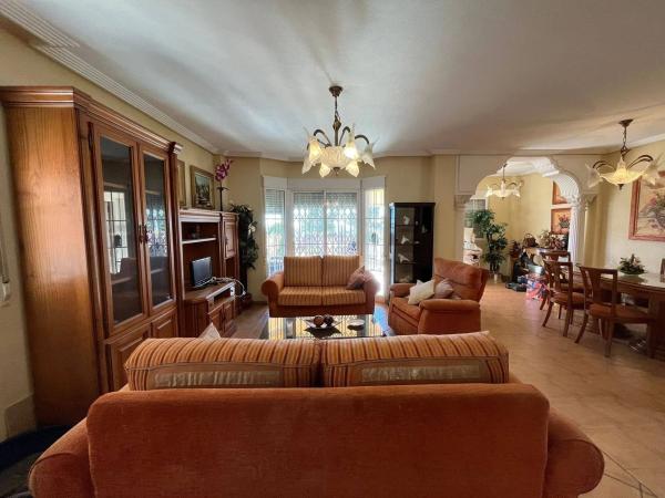 Casa independiente en calle Onil