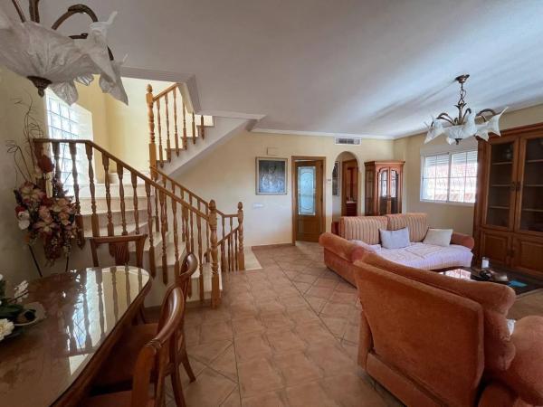 Casa independiente en calle Onil