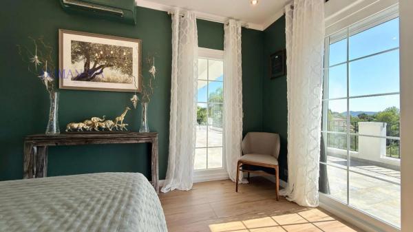 Casa independiente en calle Acuario