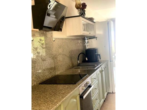 Chalet pareado en calle Bélgica