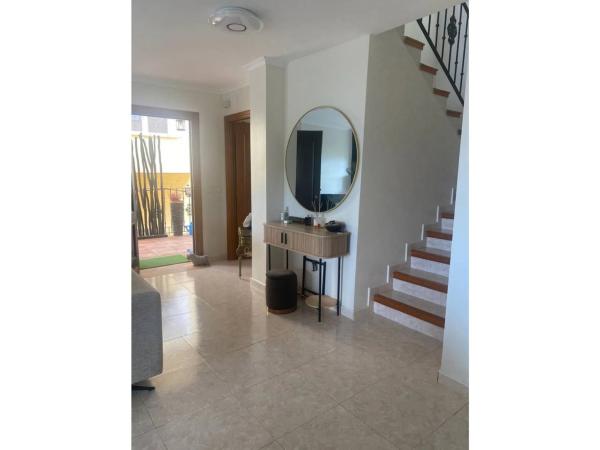 Chalet pareado en calle Bélgica