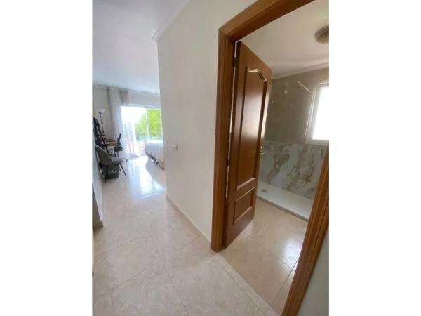 Chalet pareado en calle Bélgica