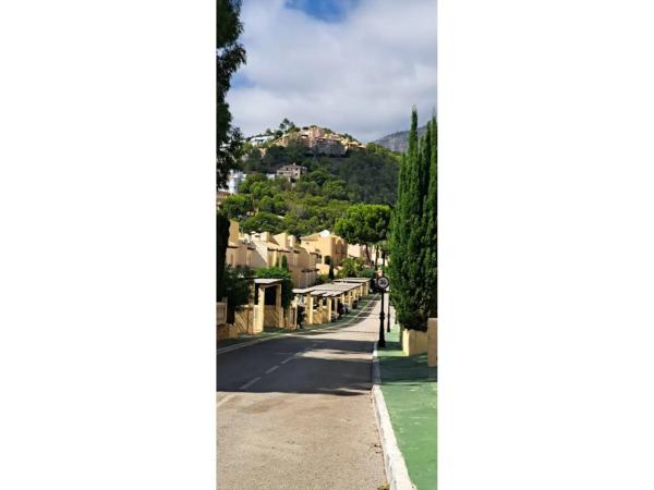 Chalet pareado en calle Bélgica