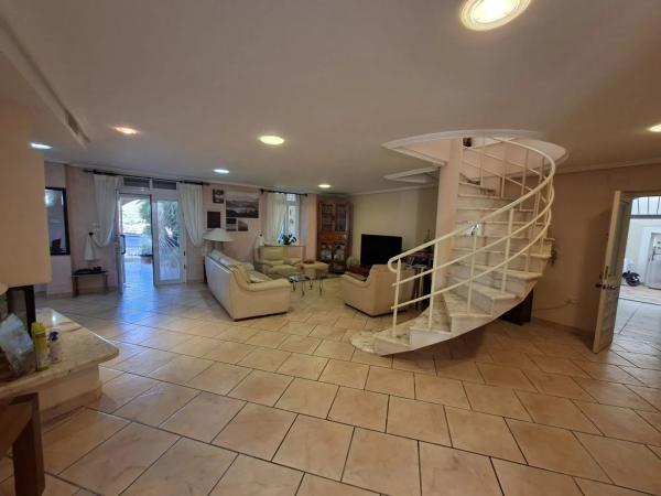 Casa independiente en camino Viejo de Elche