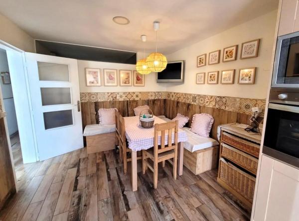 Chalet adosado en calle Adrián Pastor