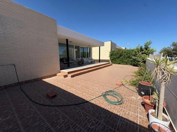 Chalet pareado en CL Tormos, 1