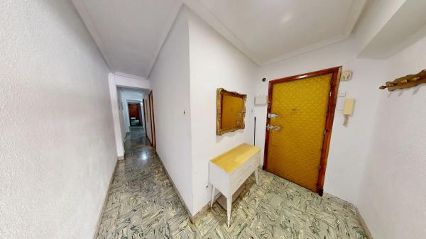 Piso en calle del Plus Ultra