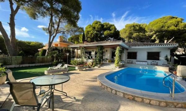 Chalet en Barrio Campoamor