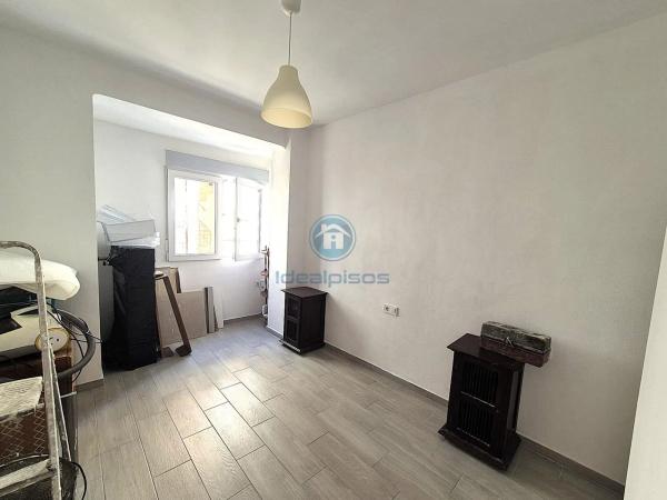 Piso en CL Jaime Segarra