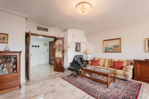 Piso en plaza de los Luceros