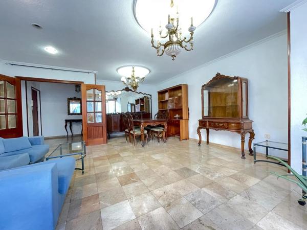 Piso en calle Calderón de la Barca