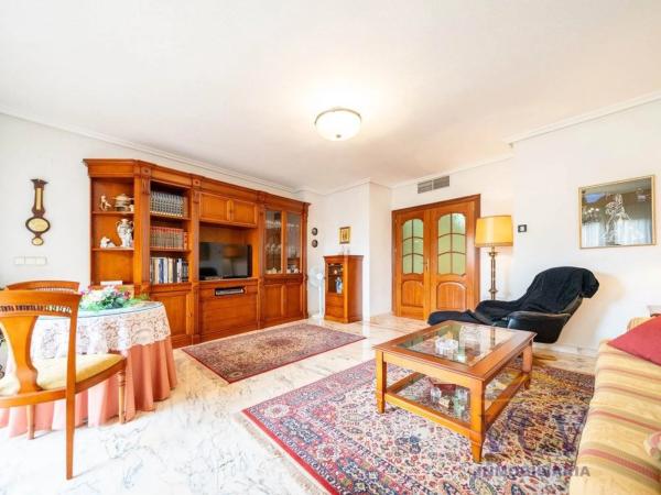 Piso en plaza de los Luceros