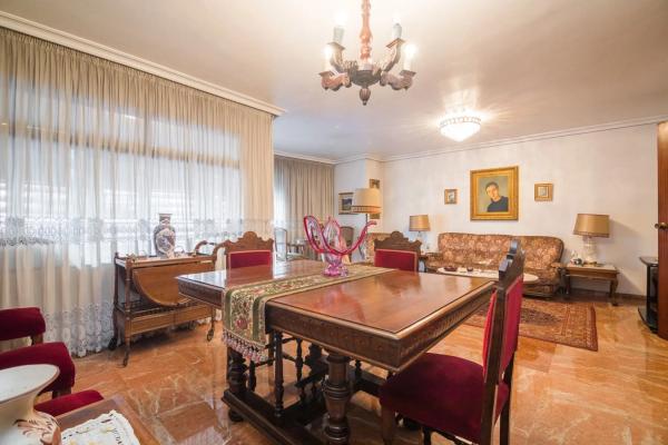 Piso en calle Calderón de la Barca s/n