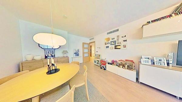 Piso en avenida General Marvá, 33