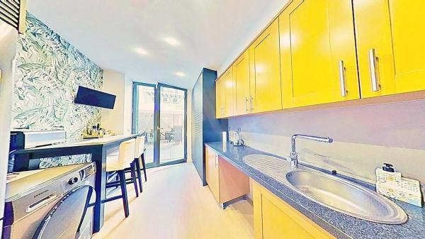 Piso en avenida General Marvá, 33