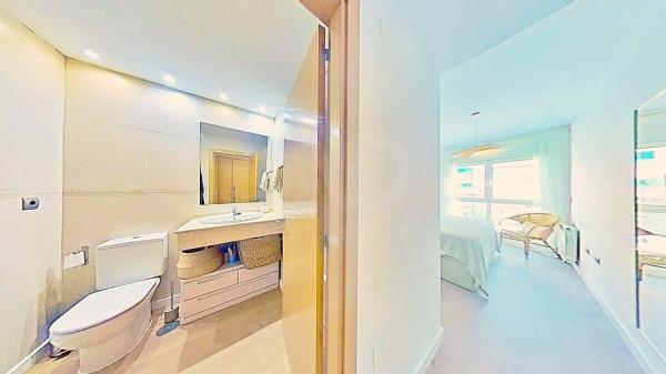 Piso en avenida General Marvá, 33