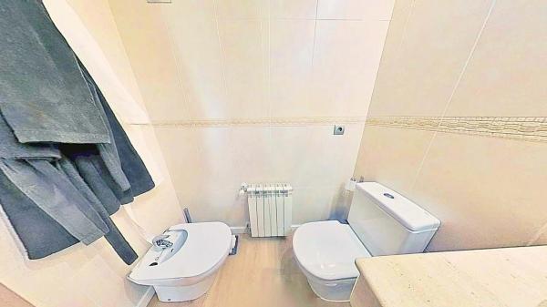 Piso en avenida General Marvá, 33