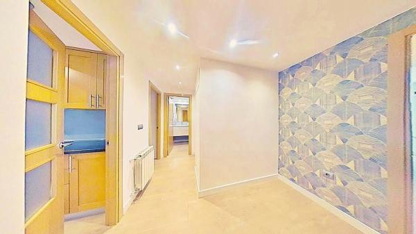 Piso en avenida General Marvá, 33