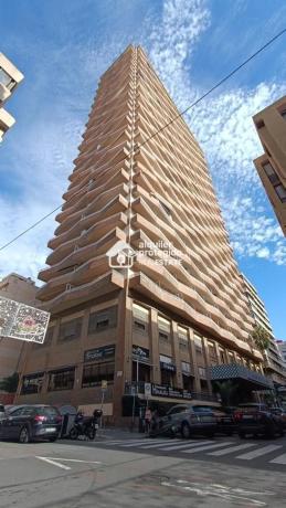 Estudio en calle Poeta Vila y Blanco