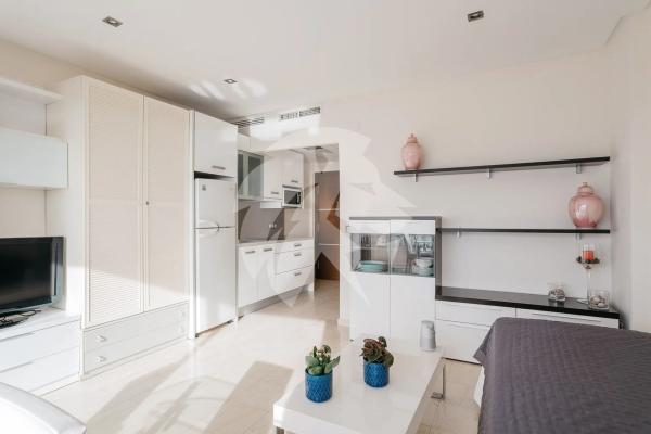 Estudio en calle Poeta Vila y Blanco