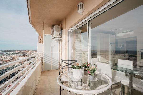 Estudio en calle Poeta Vila y Blanco