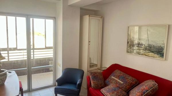 Estudio en calle Poeta Vila y Blanco, 20