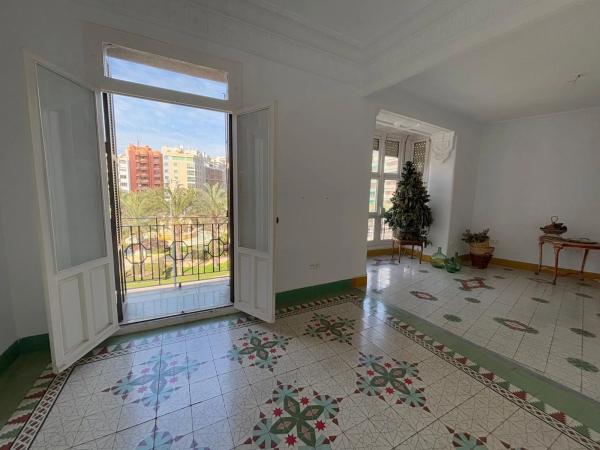 Piso en plaza de los Luceros, 3