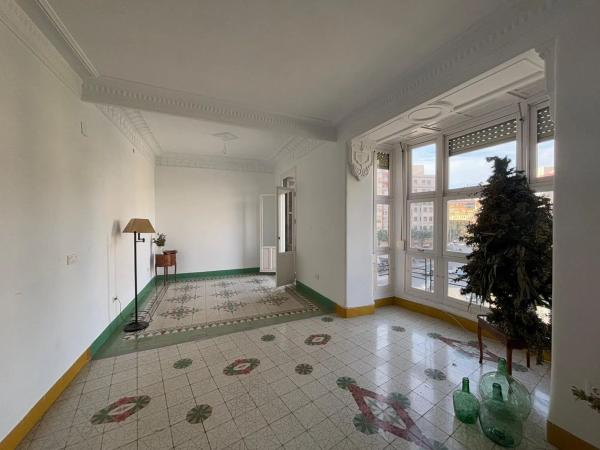 Piso en plaza de los Luceros, 3