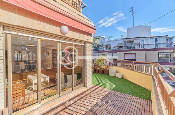 Ático en calle Pintor Cabrera