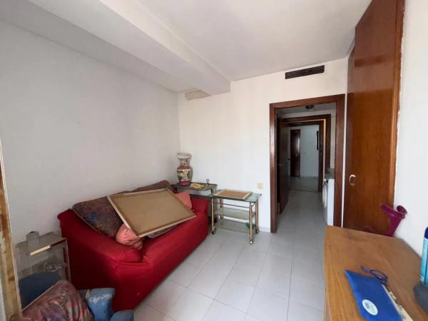 Estudio en calle Poeta Vila y Blanco