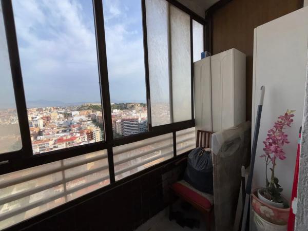 Estudio en calle Poeta Vila y Blanco