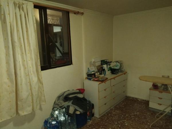 Chalet adosado en calle Ibi, 24