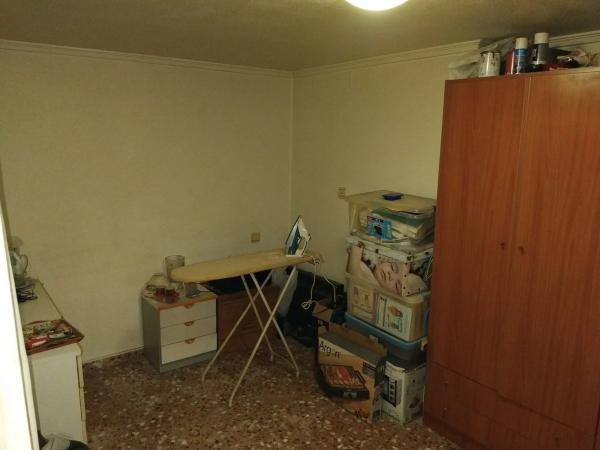 Chalet adosado en calle Ibi, 24