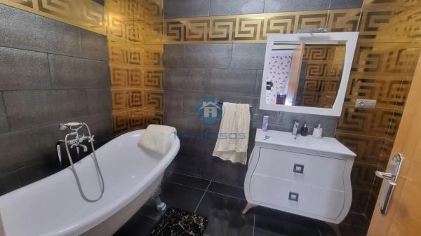 Chalet pareado en calle Duque de Alba