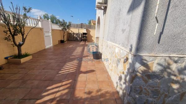 Chalet pareado en calle Duque de Alba