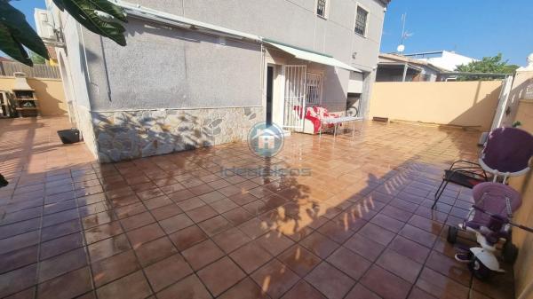 Chalet pareado en calle Duque de Alba