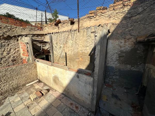 Casa independiente en calle la Nucía